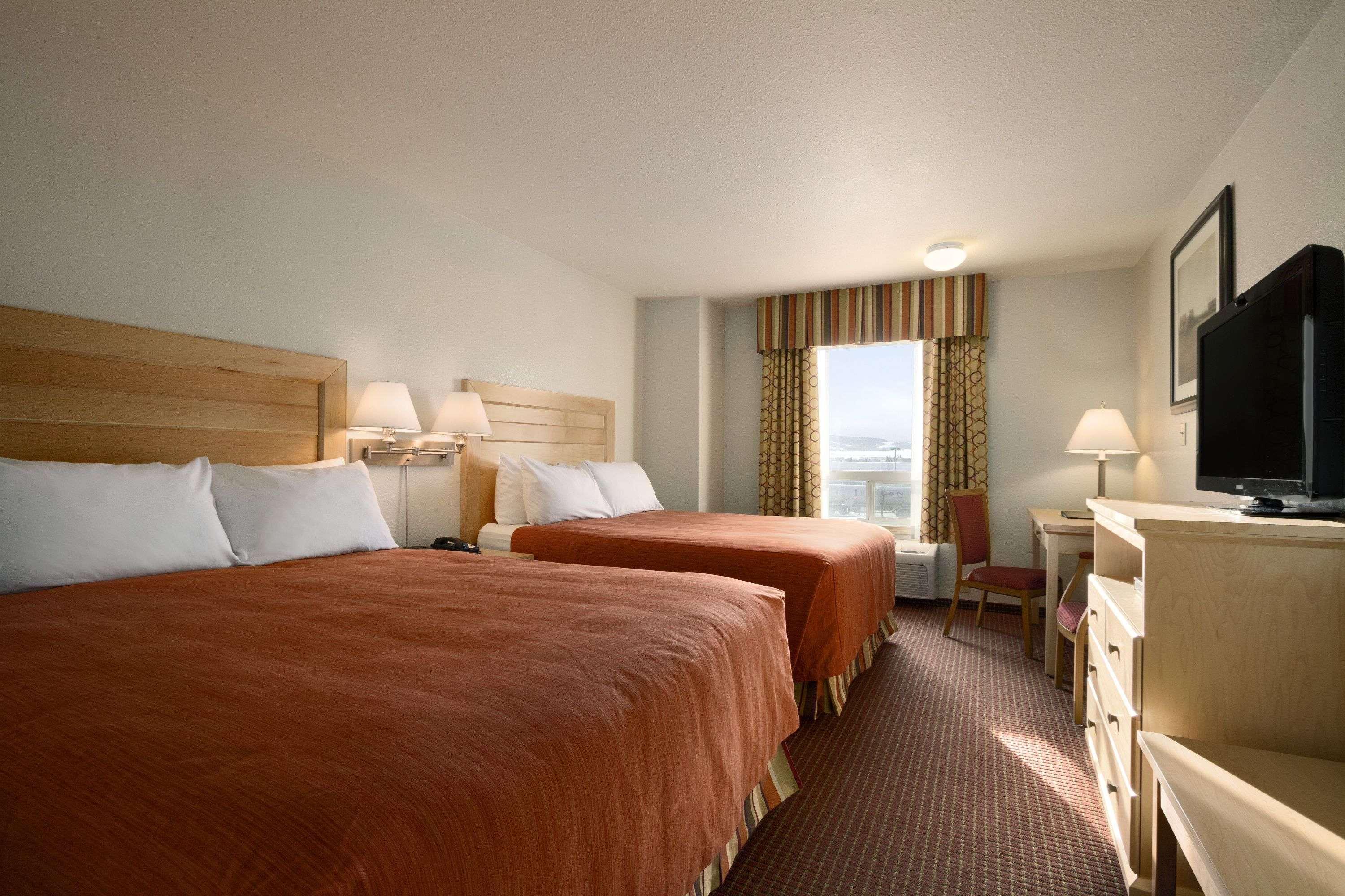 Efficiency, 2 Queen Beds