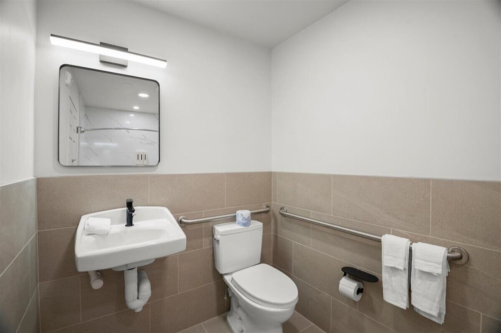 Geary Parkway Motel 72/72
