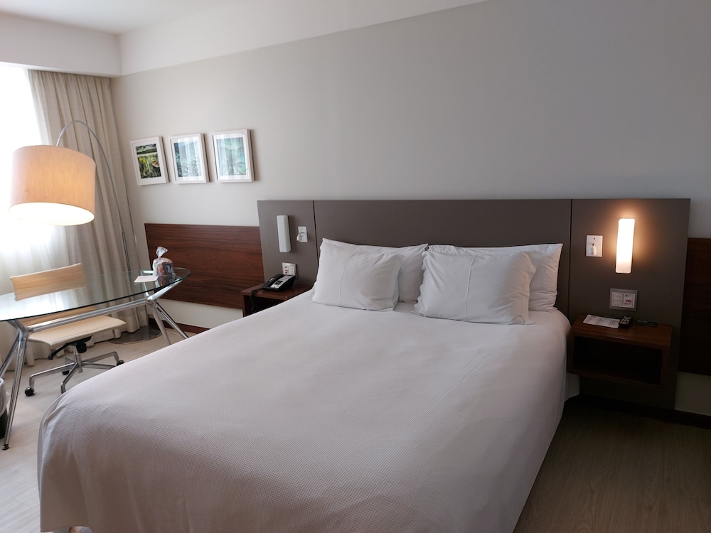 STANDARD, QUEEN BED, ACCESSIBLE