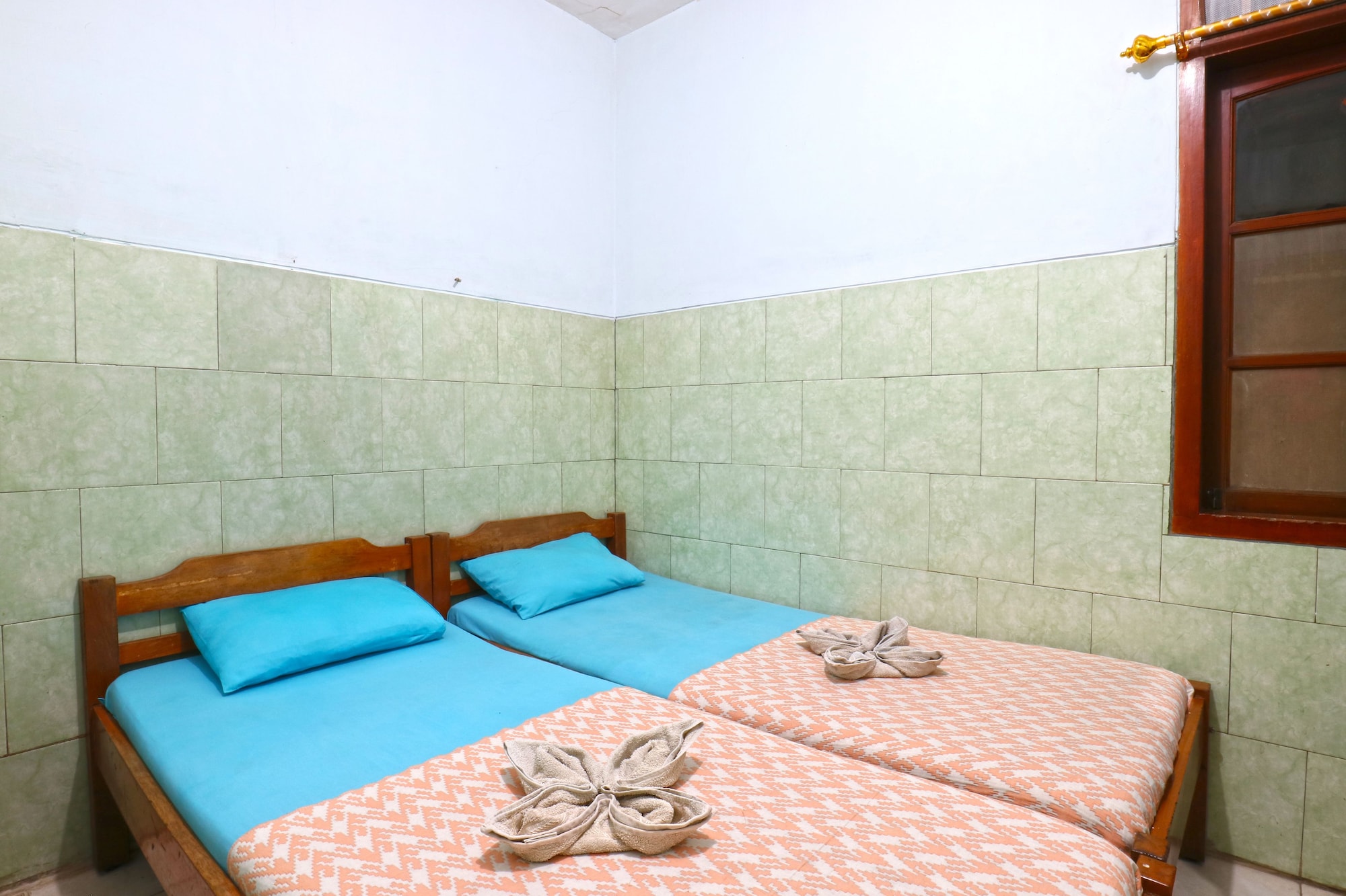 STANDARD, TWIN BEDS