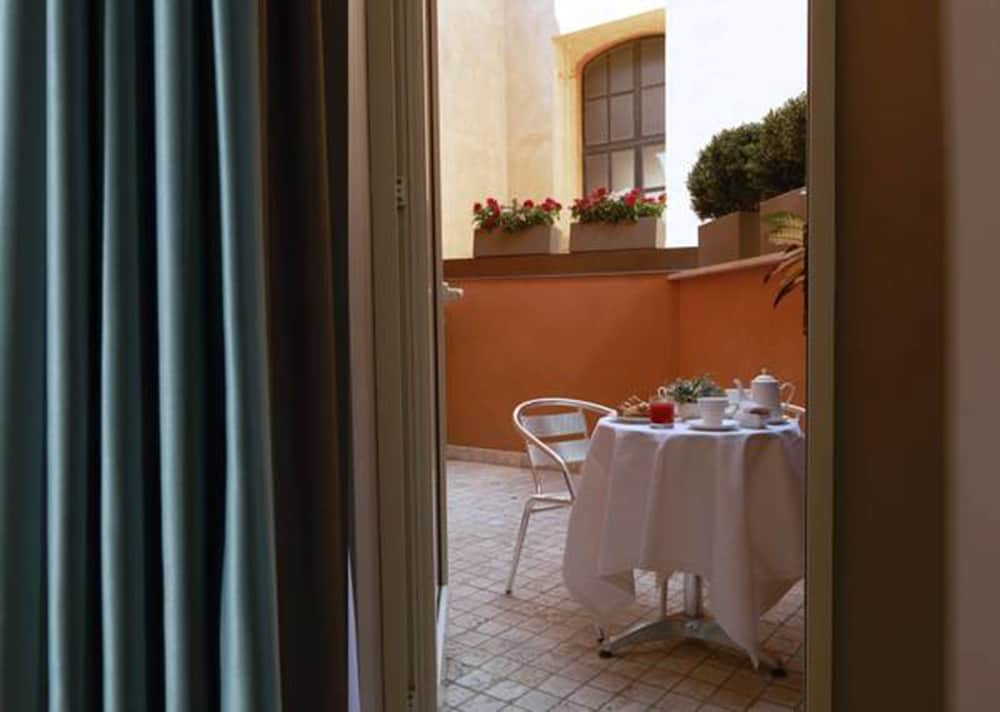 Harry's Bar Trevi Hotel & Restaurant 61/75