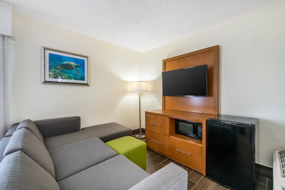 Tropical Winds Resort 26/50