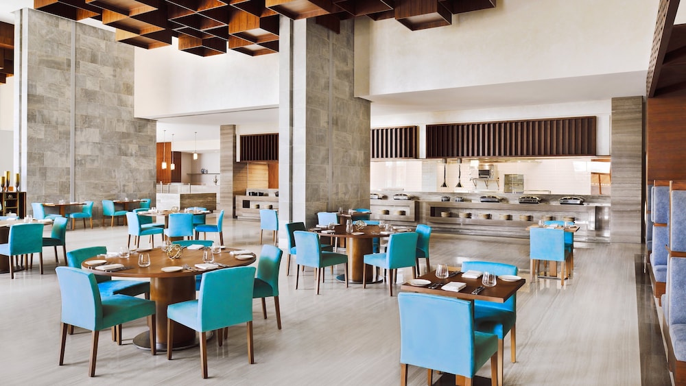 Holiday Inn Dubai Al Maktoum Airport 60/82