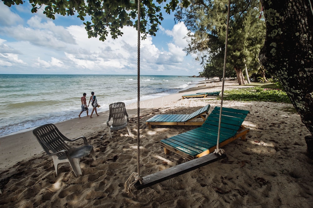 White Sand Beach Resort 70/74