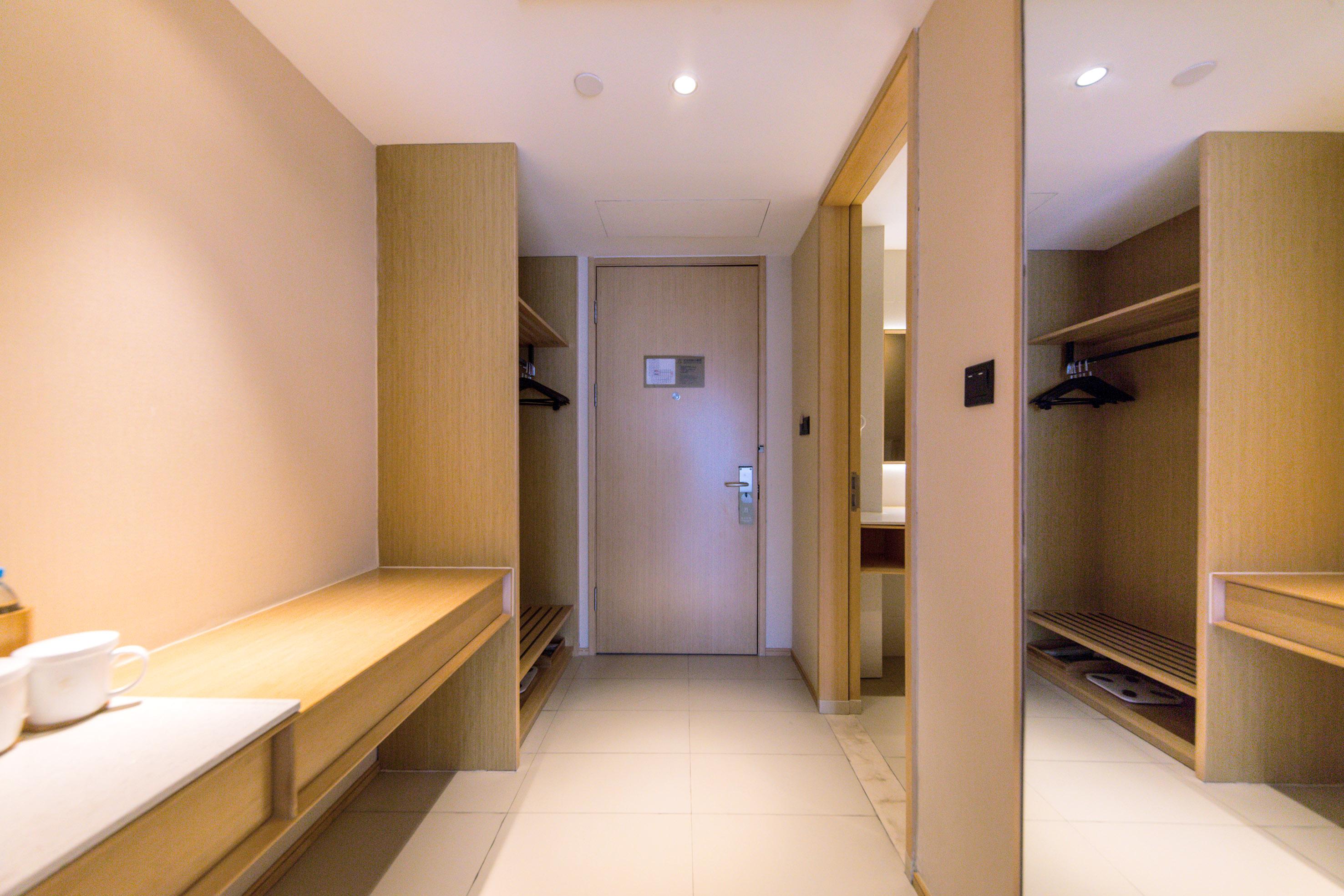 JI Hotel Shanghai Hongqiao Transport Hub Jiuting 10/18