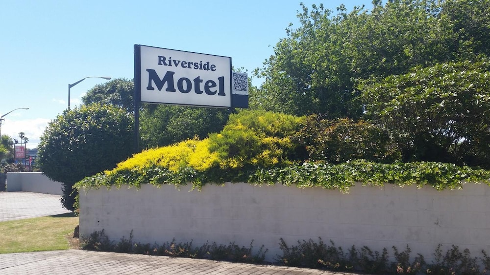 Riverside Motel 30/49