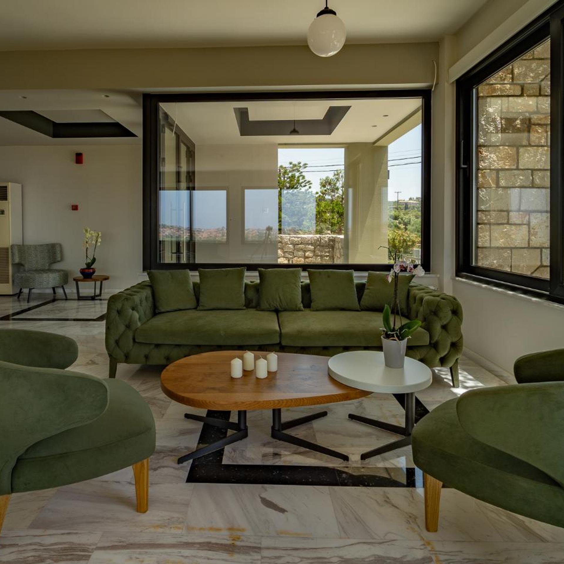 Achilles Hill Hotel 75/100