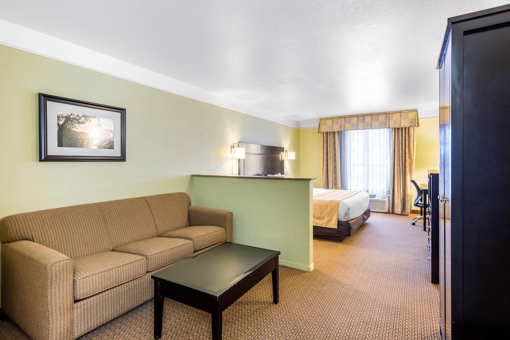 Quality Inn and Suites Gallup I-40 Exit 20 28/32