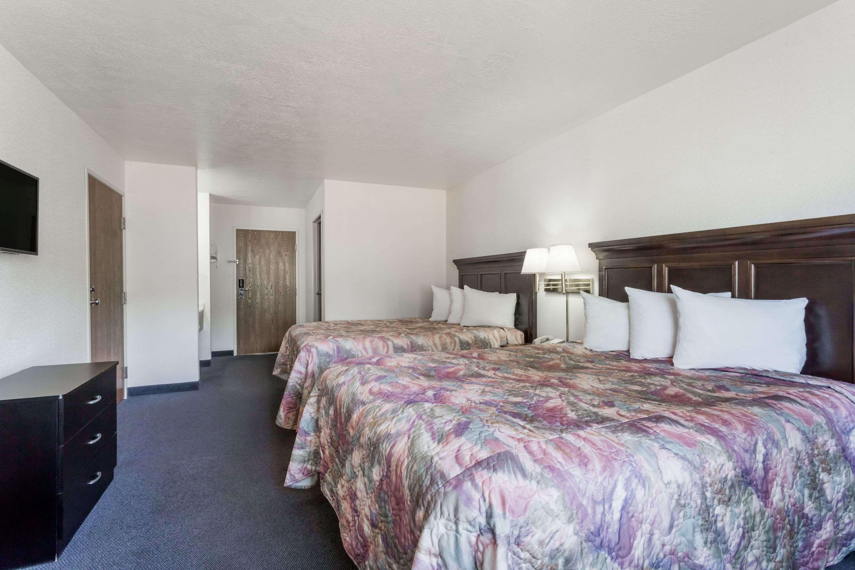Deluxe, 2 Queen Beds