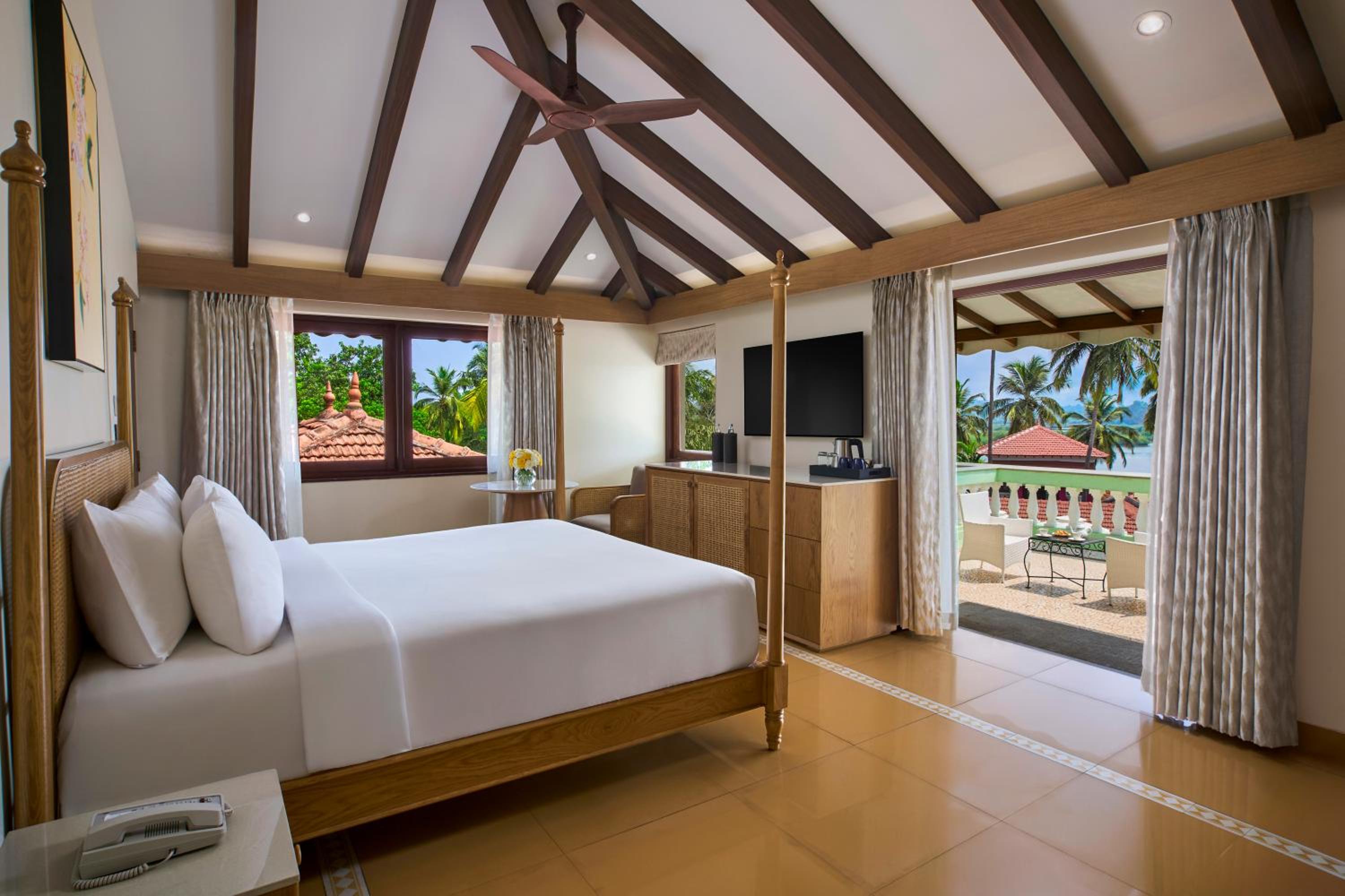 Junior Suite, Double Bed, Garden Side