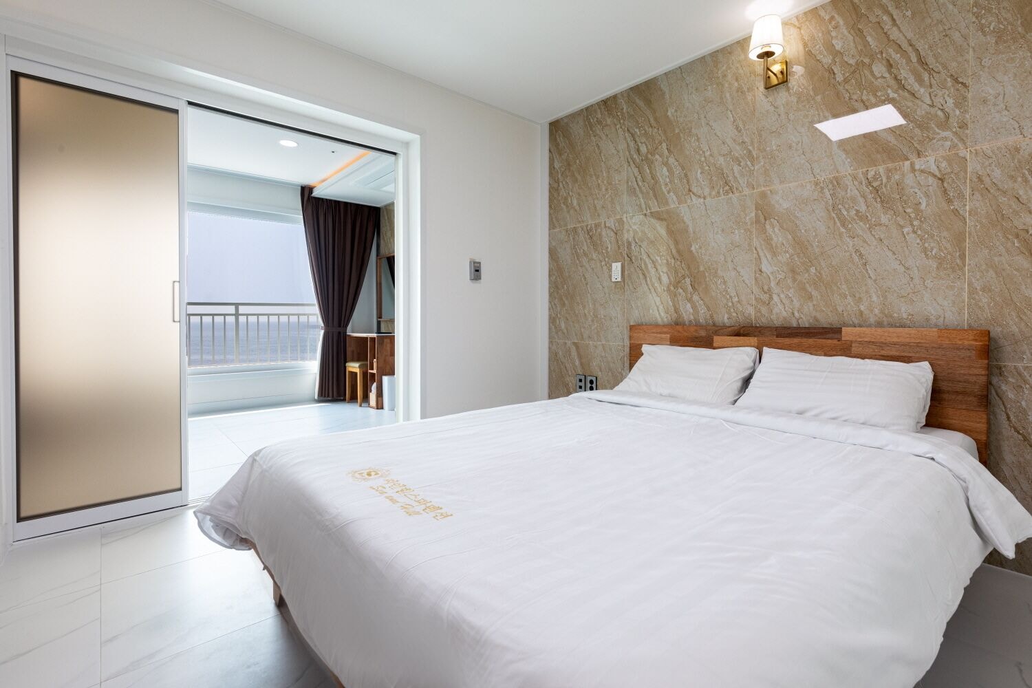 OCEAN, SUITE, JETTED TUB, 24 PYEONG