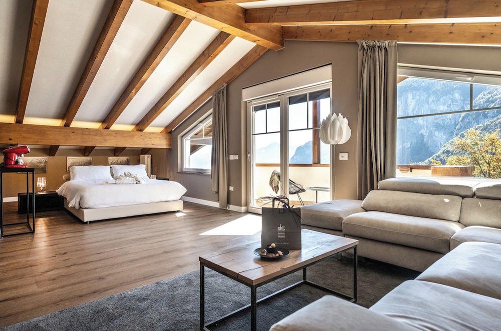 Design, Suite, Queen and Twin Beds