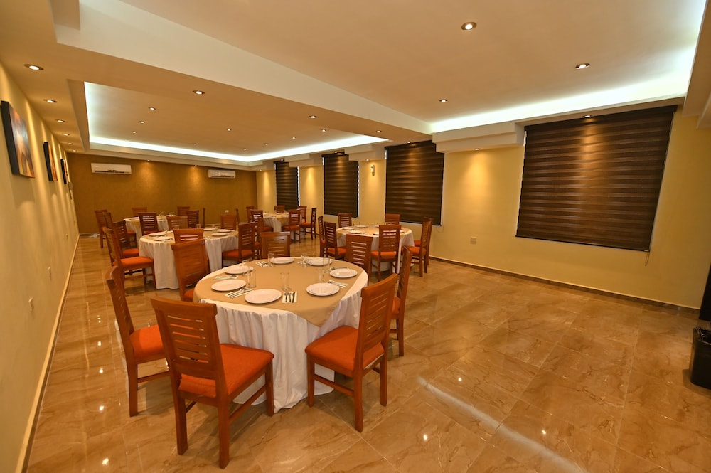 Hotel San Ignacio Inn 28/40