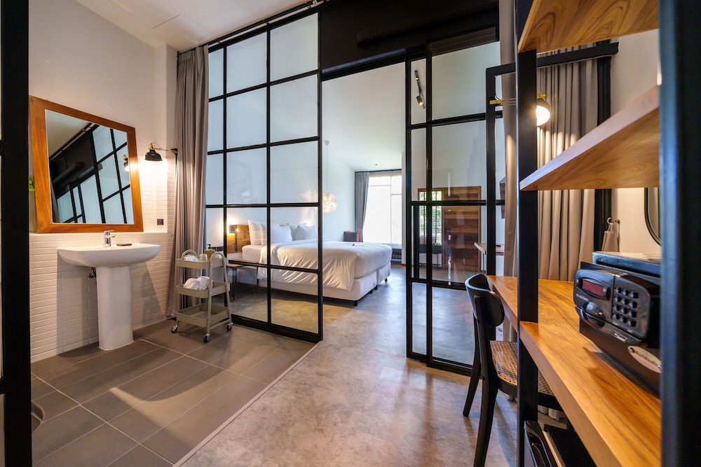 BAAN PLOY SEA 17/50