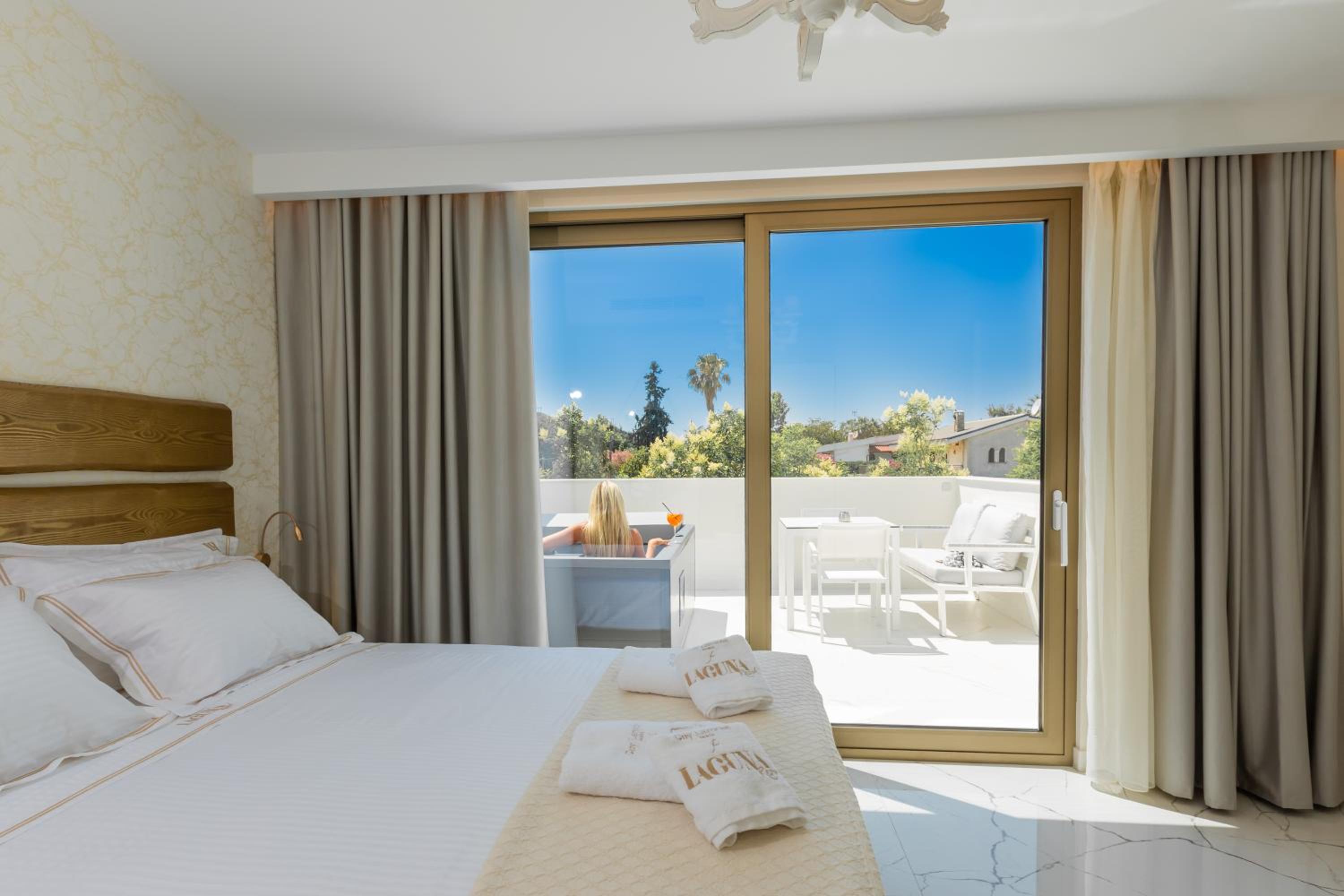 Executive, Suite, Lateral Side Sea View