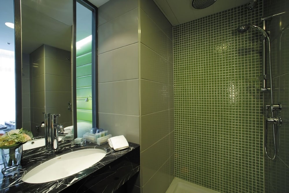 Cosmo Hotel Hong Kong by Dorsett 10/47