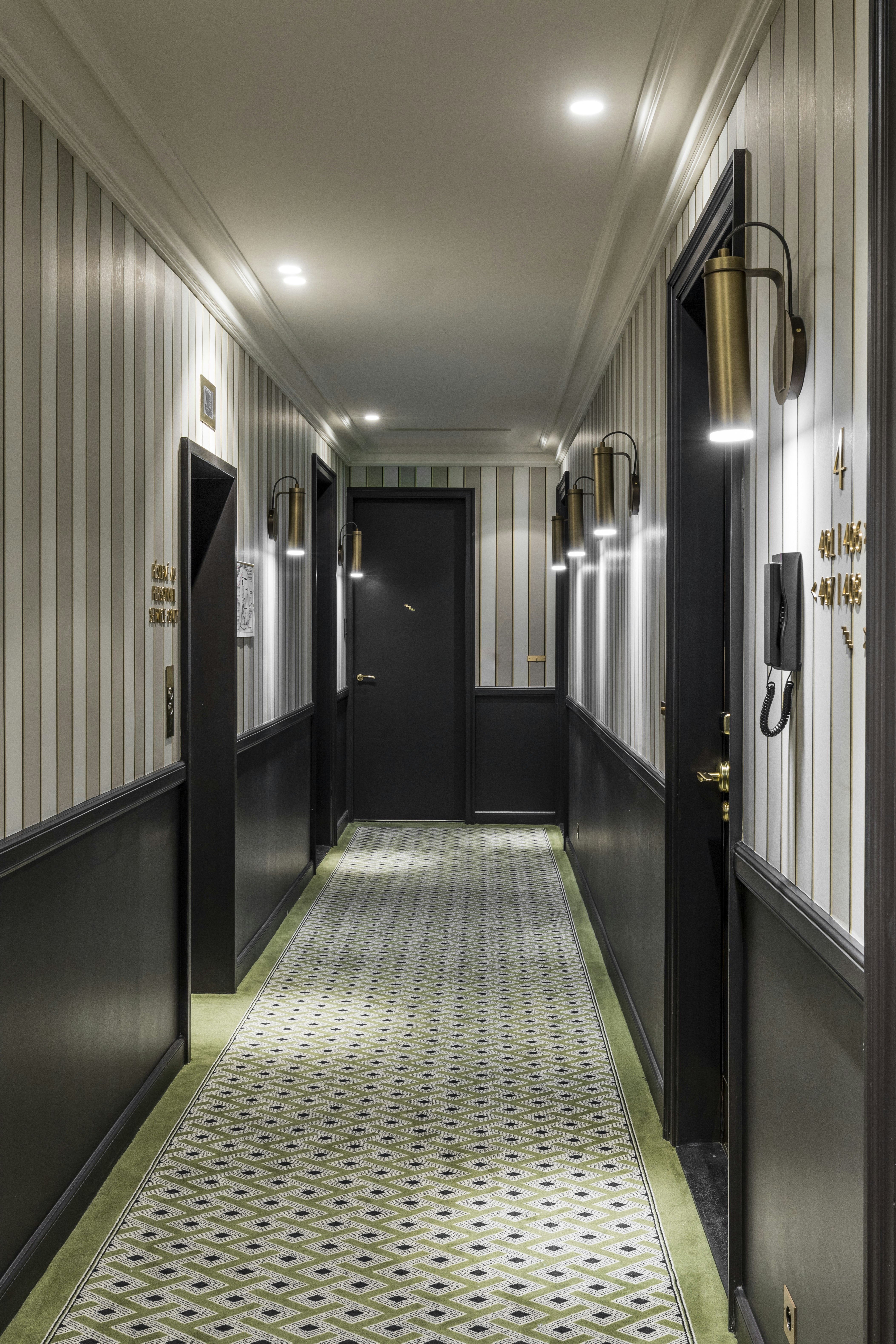 Powers Hotel 46/81