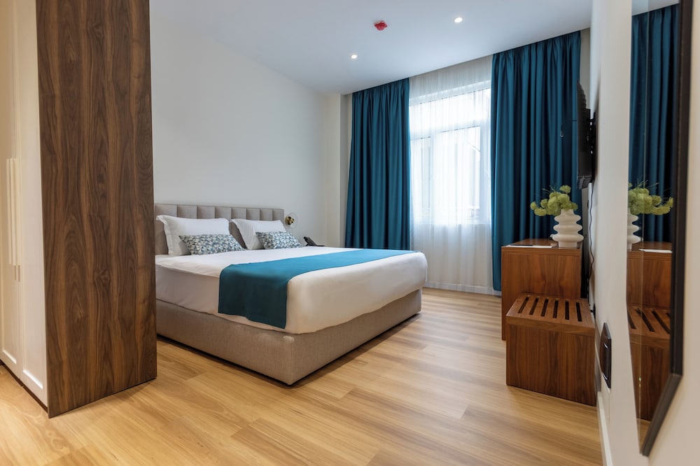 DELUXE, SUITE, KING BED
