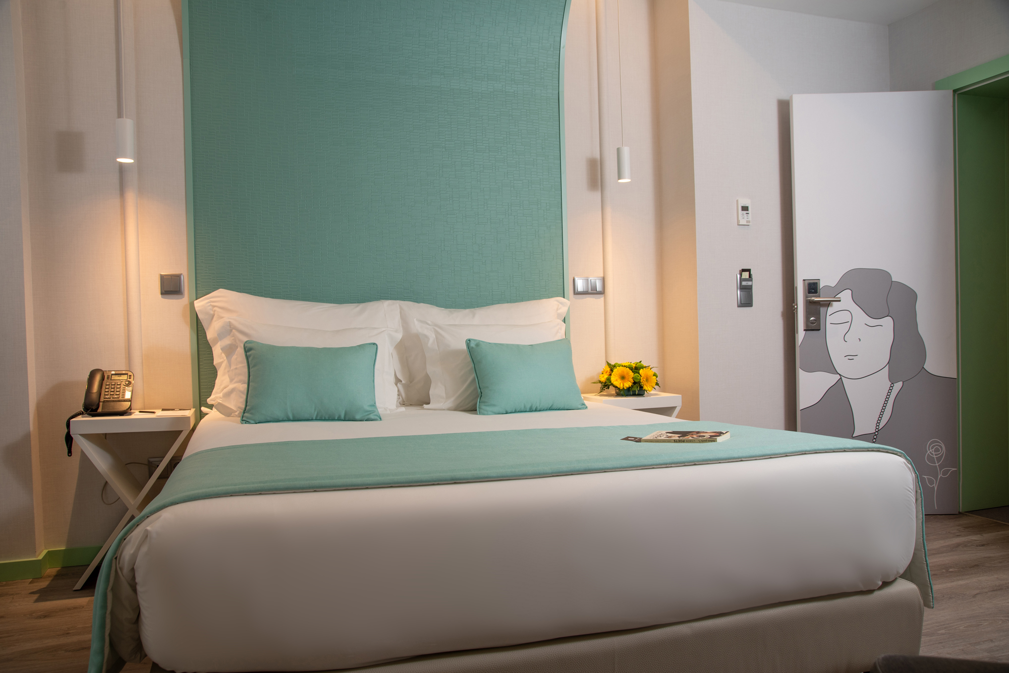SUPERIOR, DOUBLE OR TWIN BED