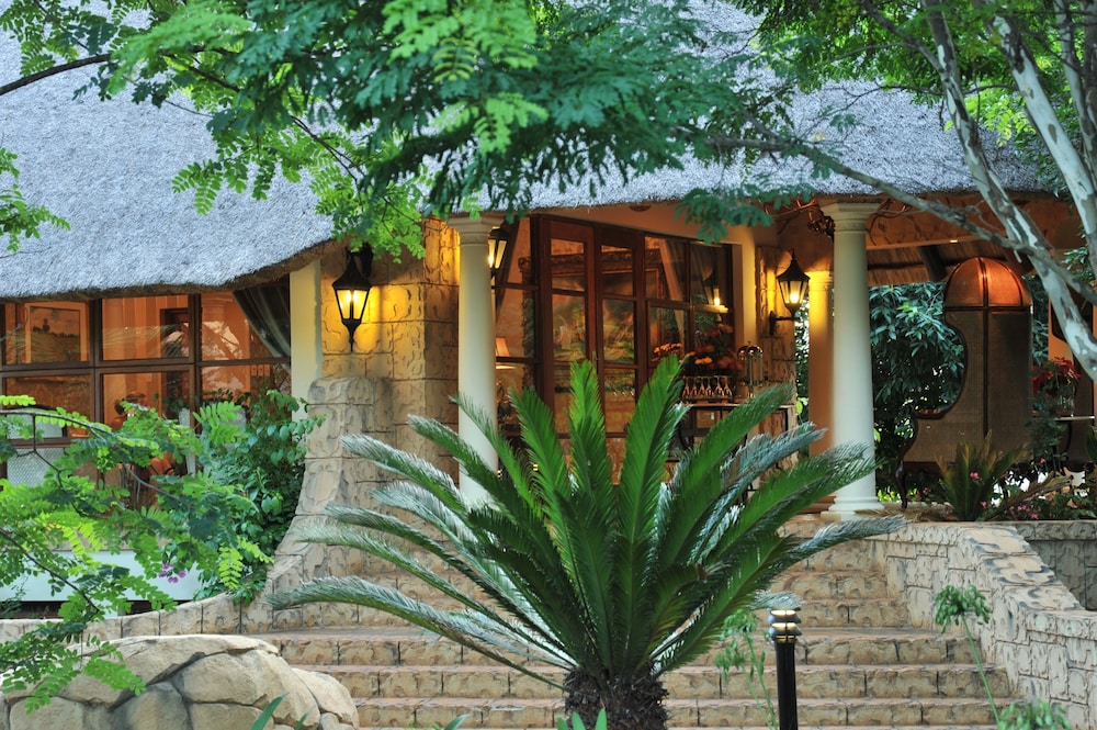 Summerfield Luxury Resort & Botanical Garden 3/44