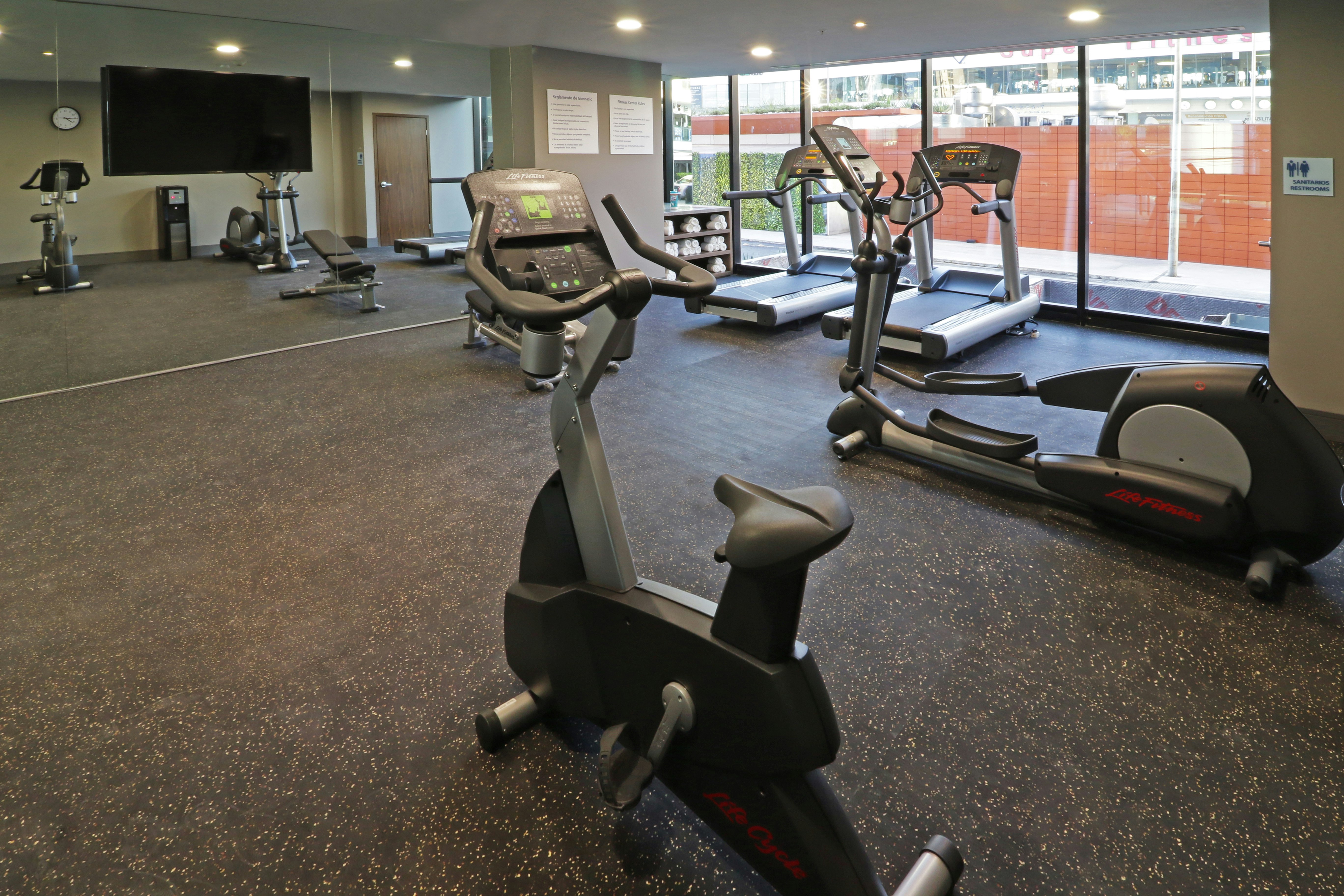 Holiday Inn Express Suites Monterrey Valle 50/74