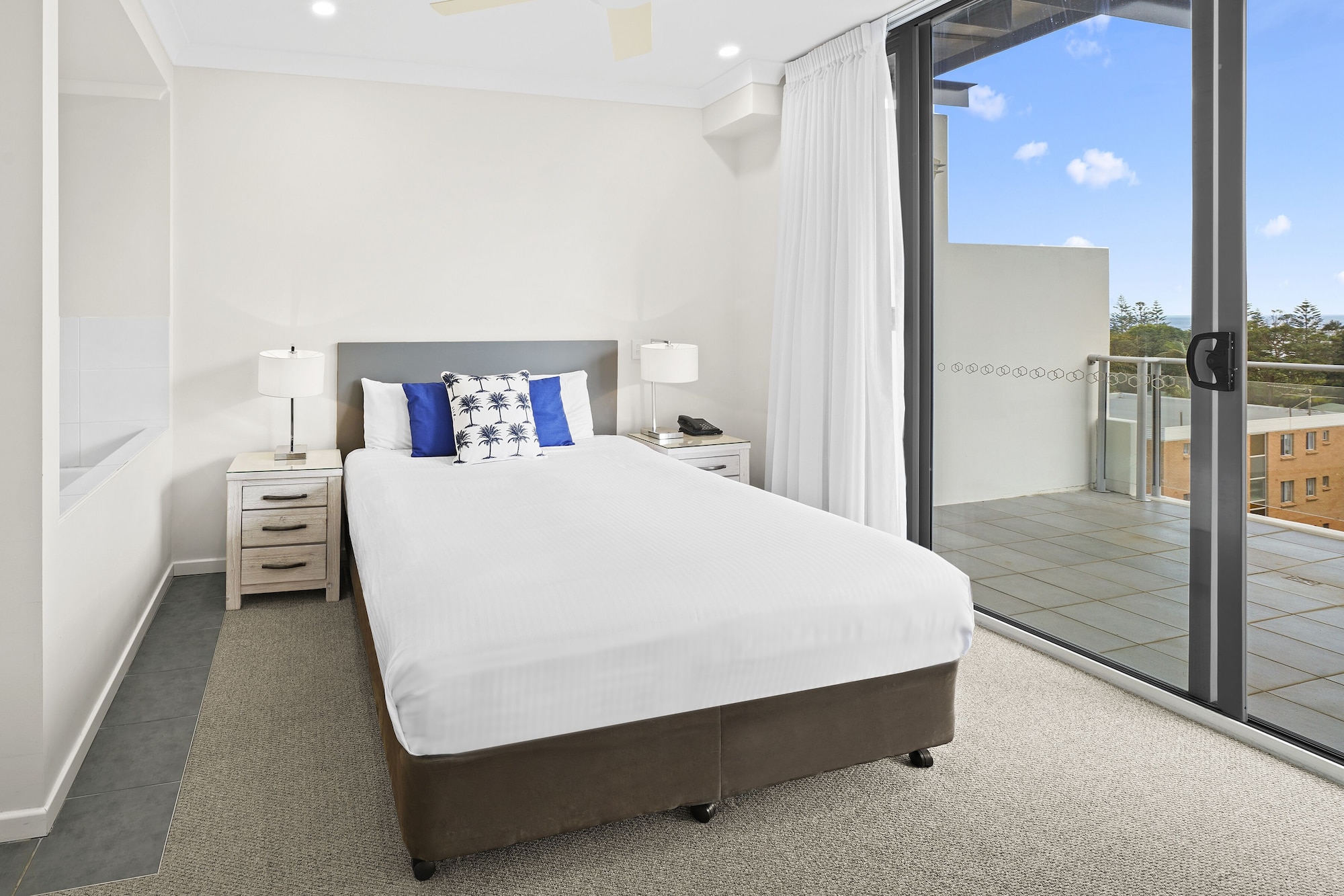 2 BEDROOMS, APARTMENT, WATER VIEW