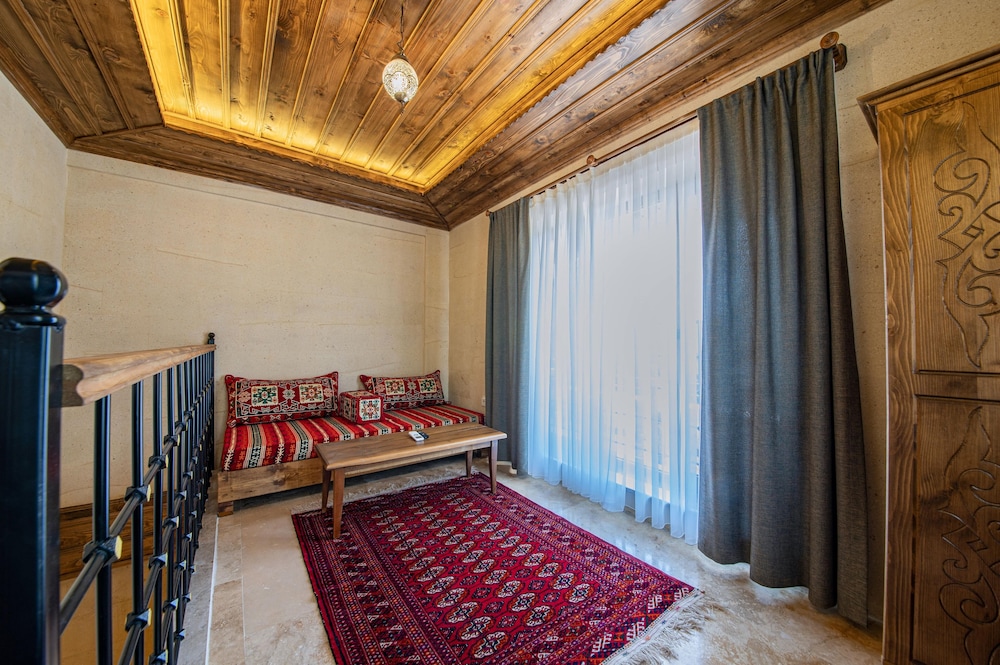 Remus Romulus Cappadocia 19/50