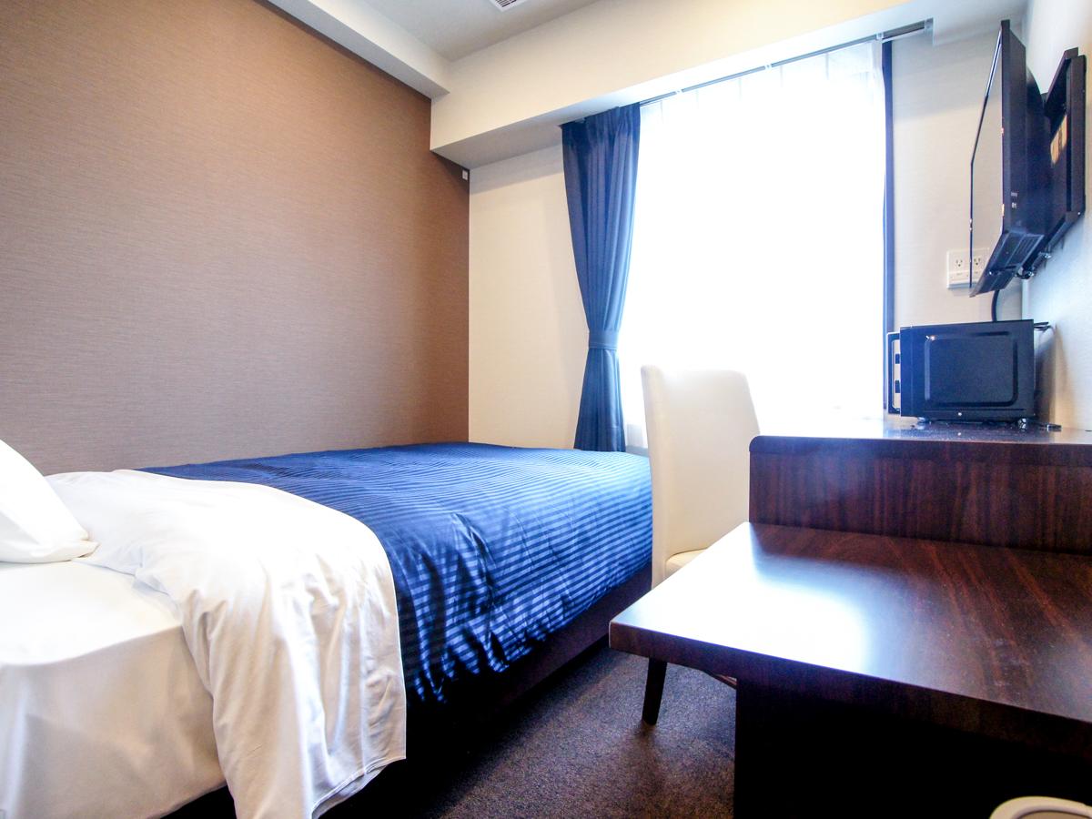 ROOM, SINGLE