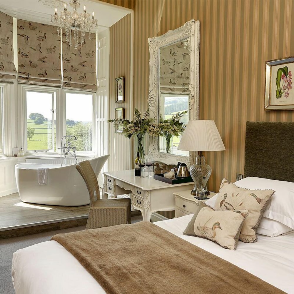 Falcon Manor Hotel 35/49
