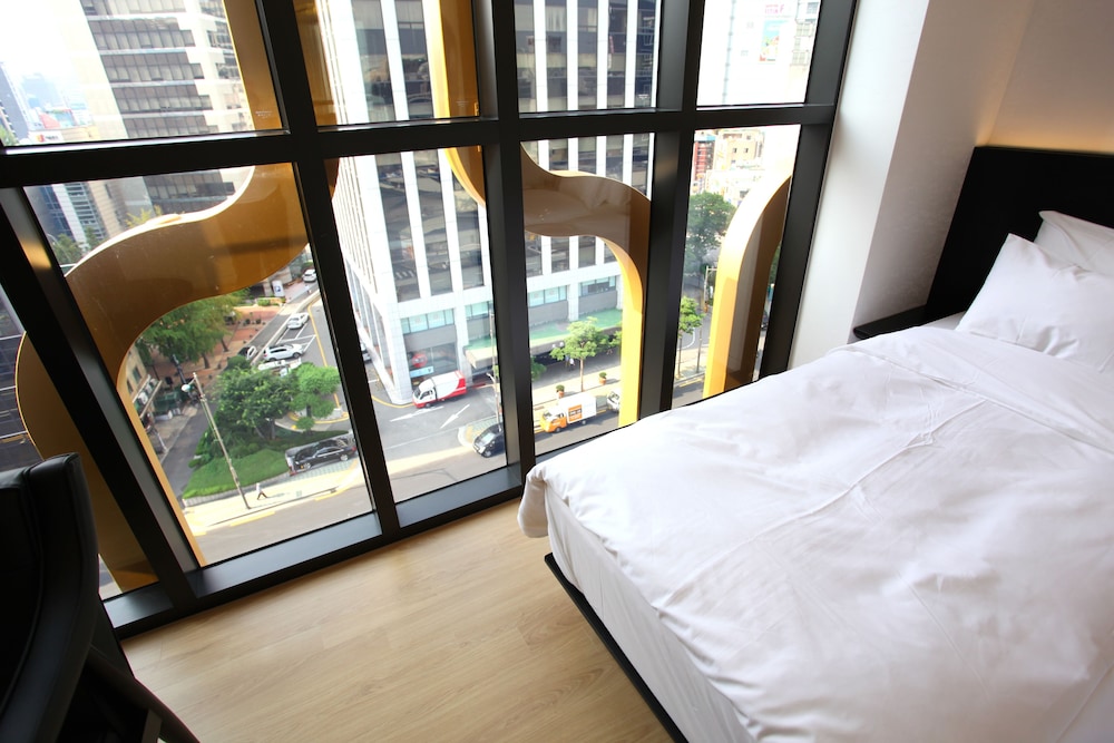 DELUXE, FAMILY, TWIN BEDS