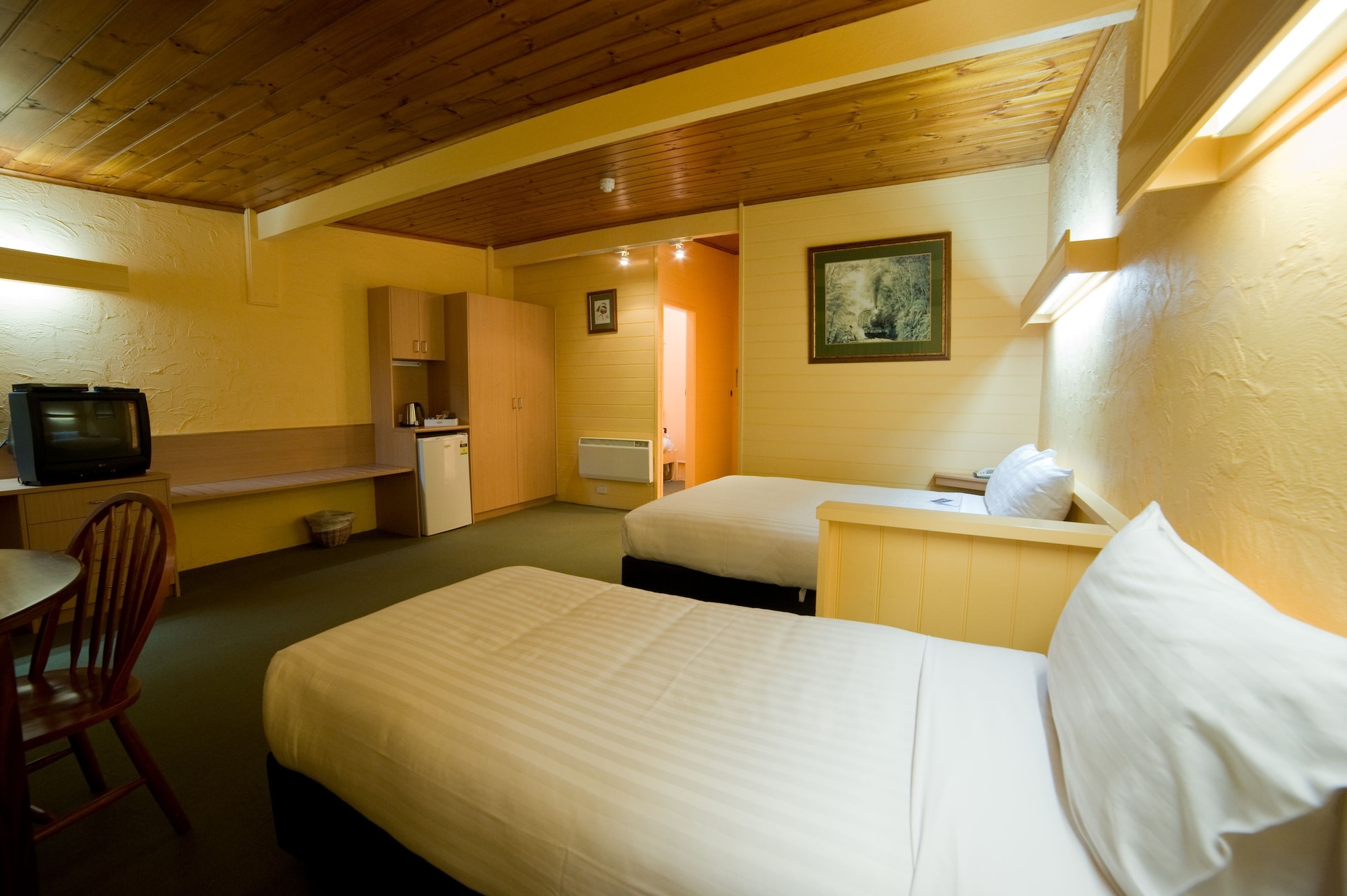 Hilltop, Standard, Queen Bed