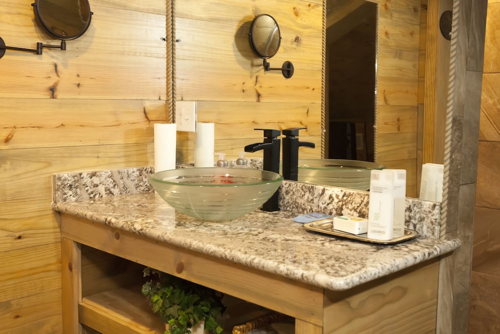 Cora s Cabins 7/50