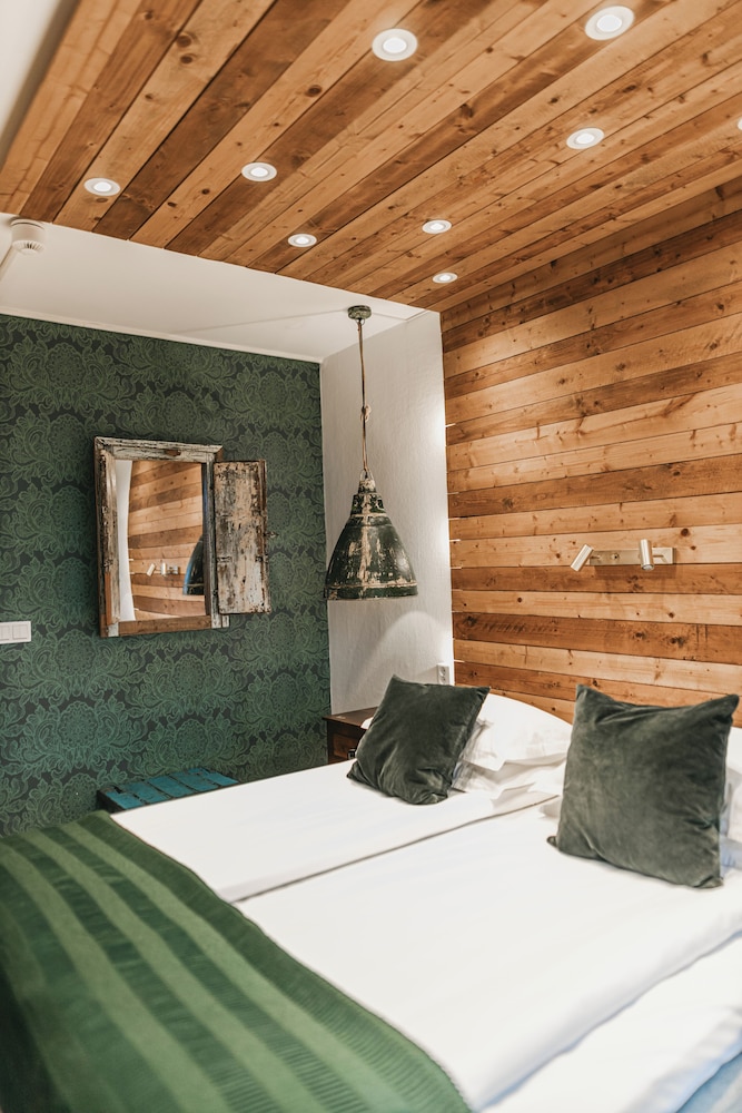 Strand Hotell 6/50