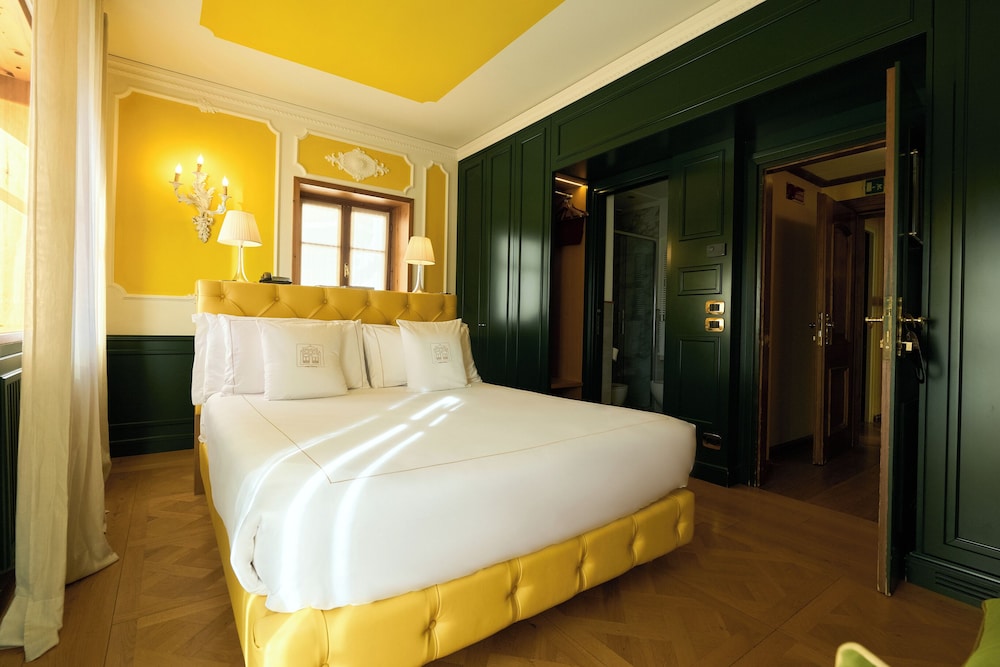 غرفة سوبيريور بسرير كوين، Ambra Cortina Luxury Fashion Boutique Hotel 4/10