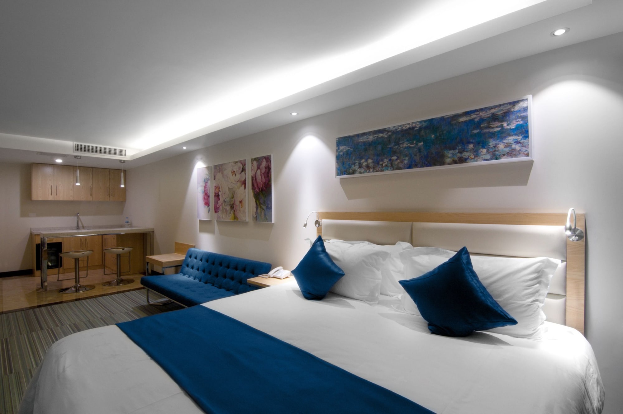 JUNIOR SUITE, KING BED