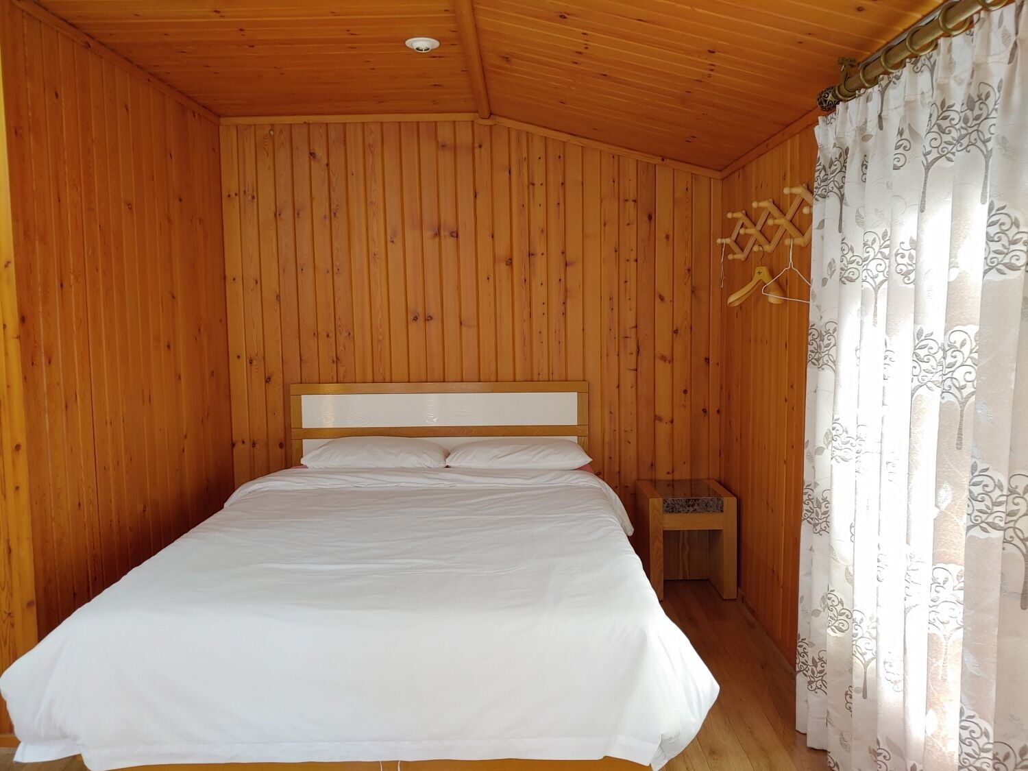 ROOM, DOUBLE BED