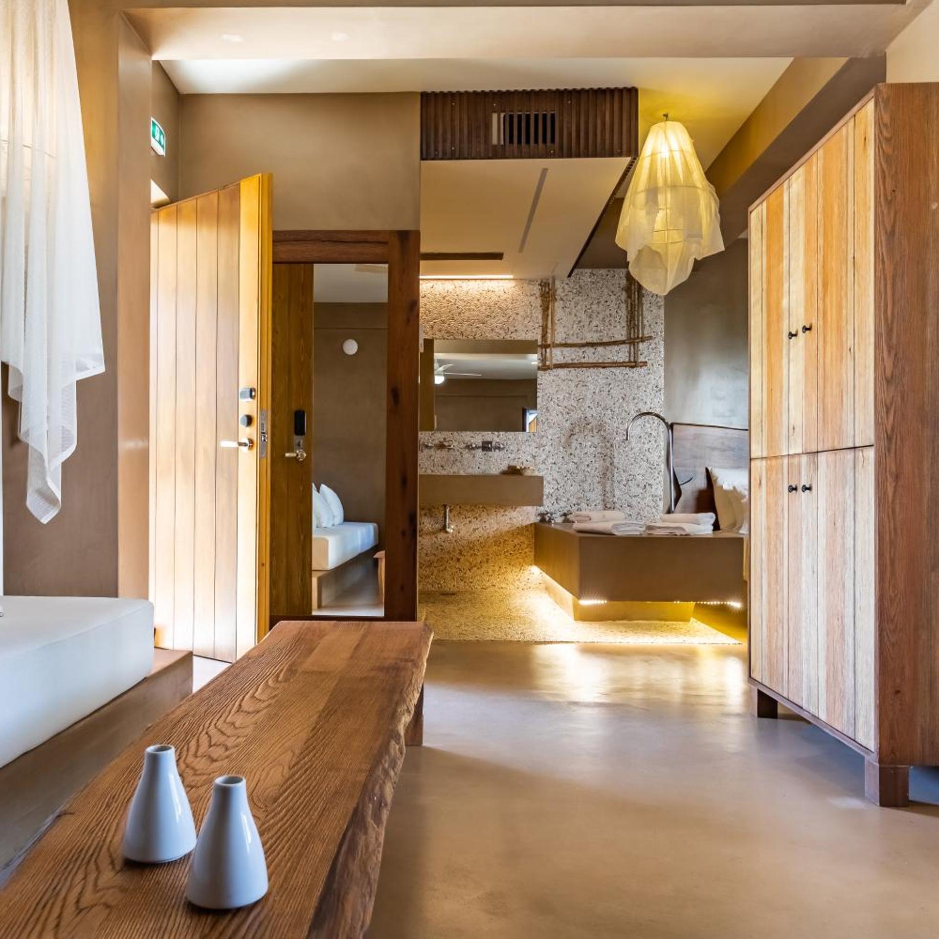 جناح، Skopelos Holidays Hotel 2/2
