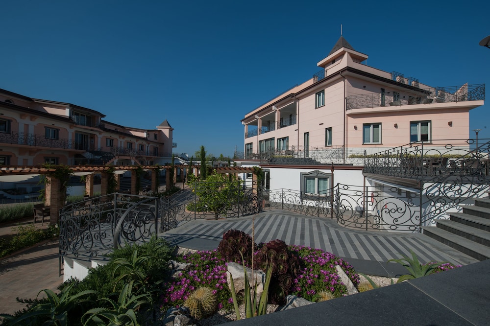 L'Araba Fenice Hotel & Resort 6/64