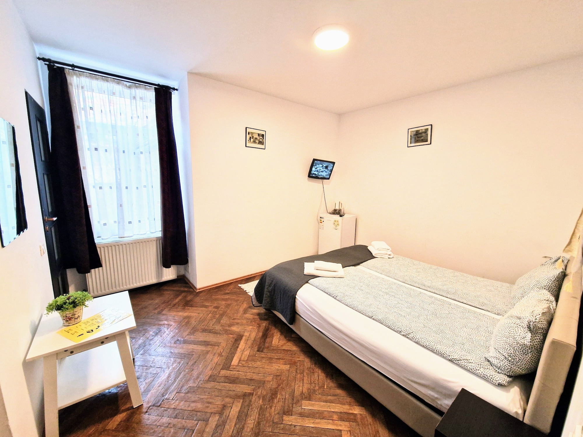 ECONOMY, DOUBLE BED