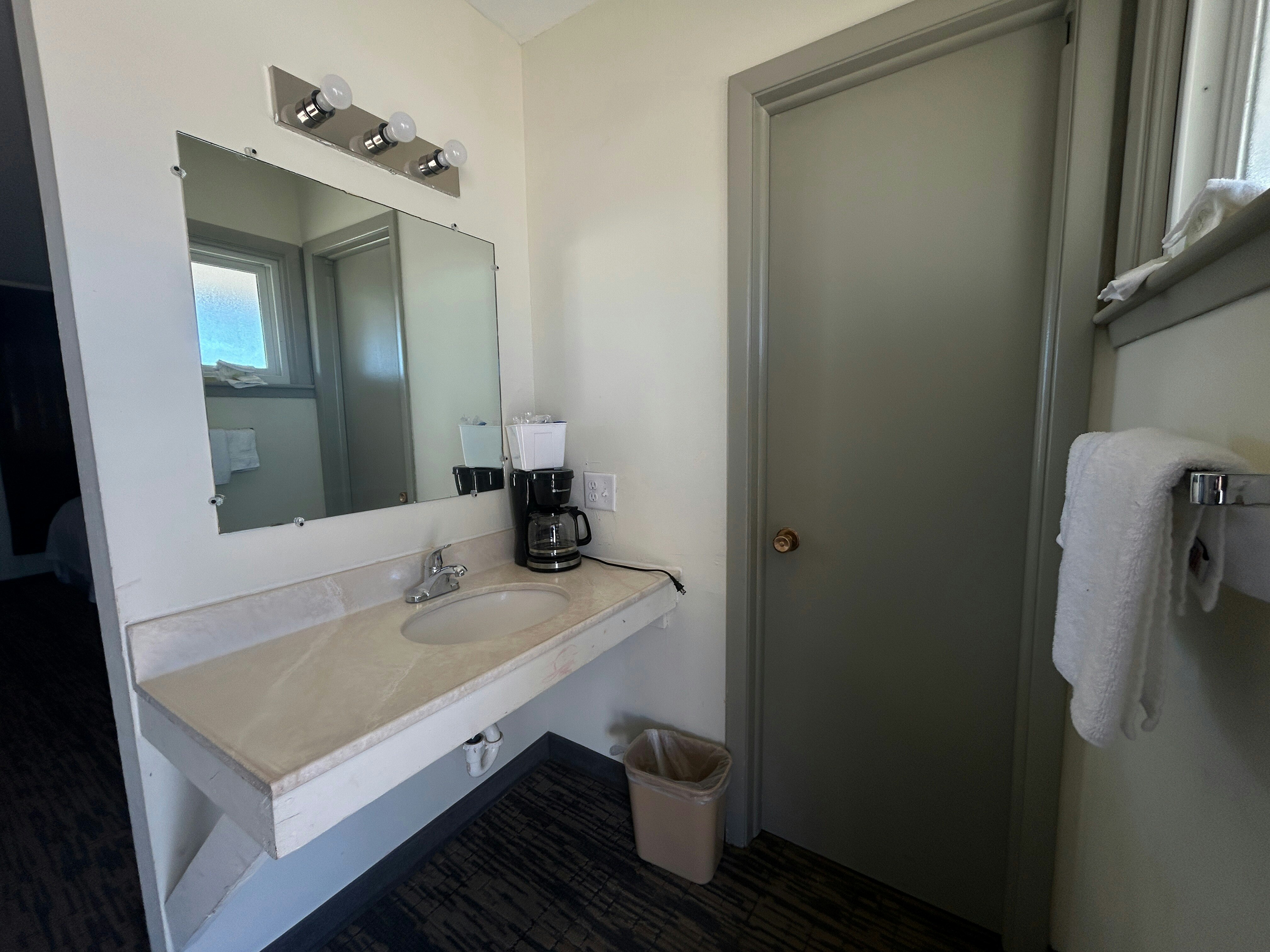 Gateaway Motel Broken Bow NE 32/33