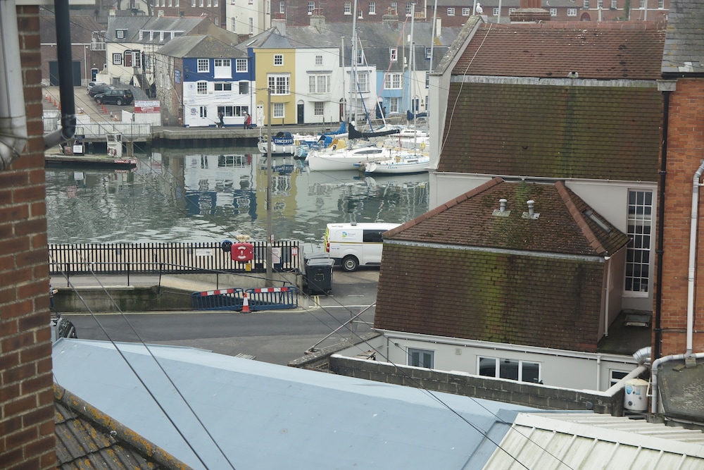Boaters Guesthouse 28/32