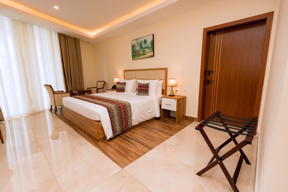 The Hut Restaurant & Boutique Hotel 22/55