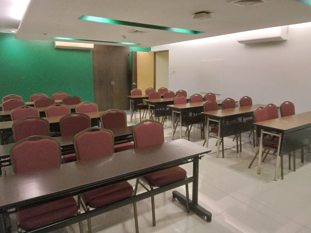 Go Hotels Otis Manila 40/49