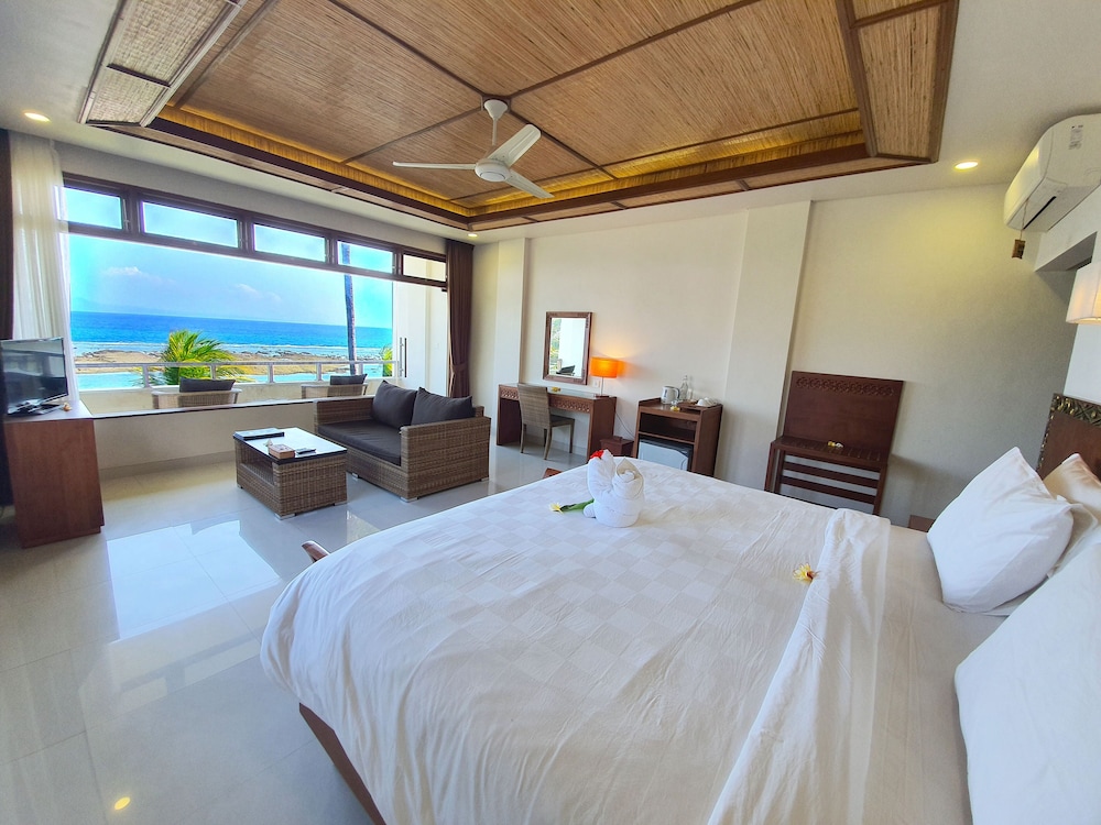 ROYAL, KING BED, SEA VIEW