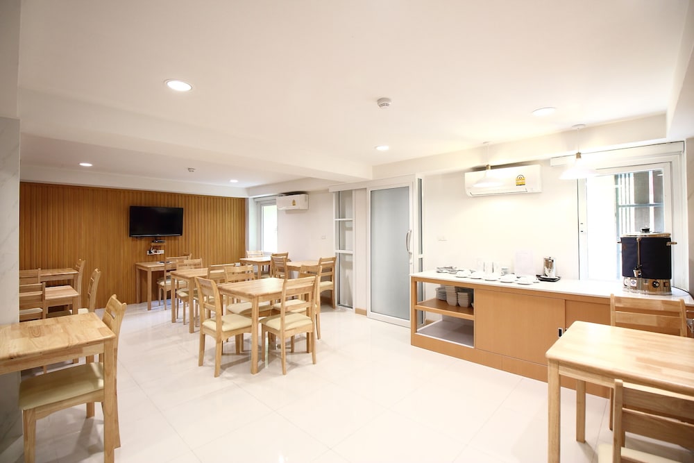 OYO 483 Pannee Hotel Khaosan 24/28