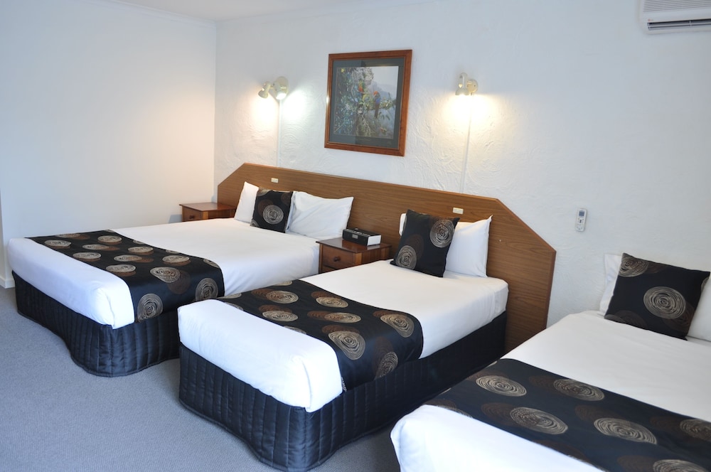ALBURY BURVALE MOTOR INN 2/47
