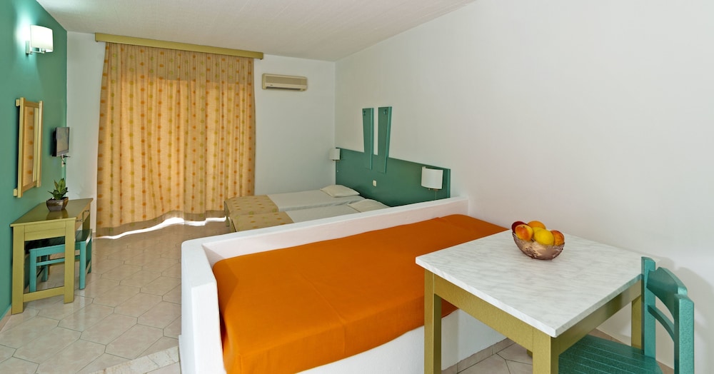 Trianta Hotel Apartments 10/33