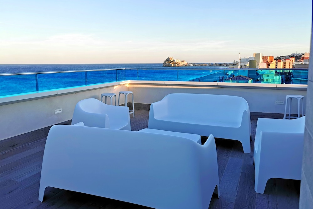Acuazul Aparthotel and Spa 24/37