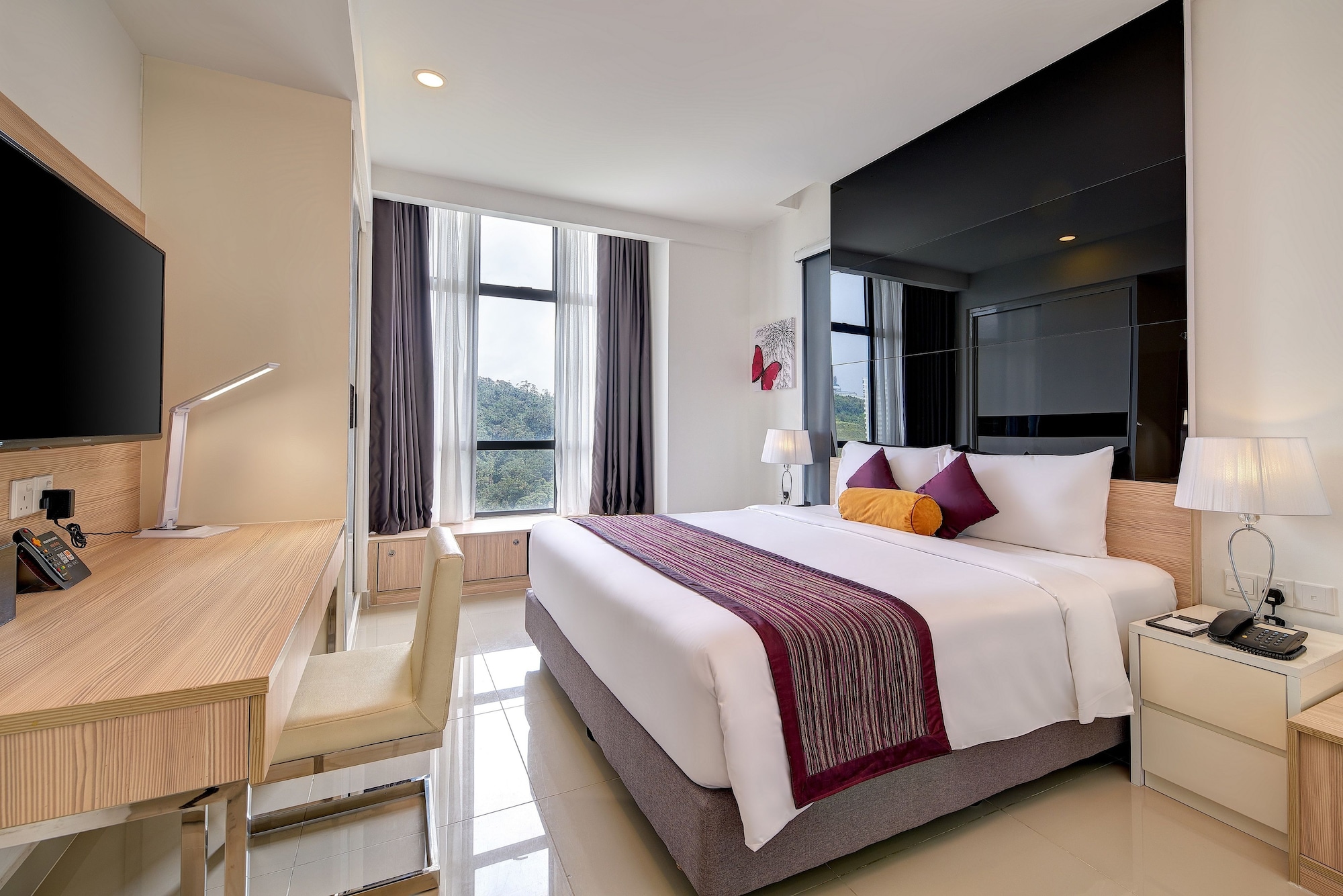 3 BEDROOMS, SUITE