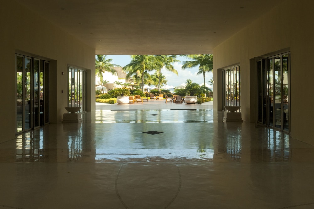 Ambassador At Grand Velas 32/66